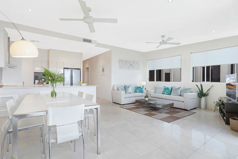 Beachside Vibes, Sunshine Beach - Broome Tourism 3
