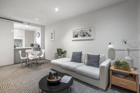 Beautiful Modern Lake View Apartment - Broome Tourism 2