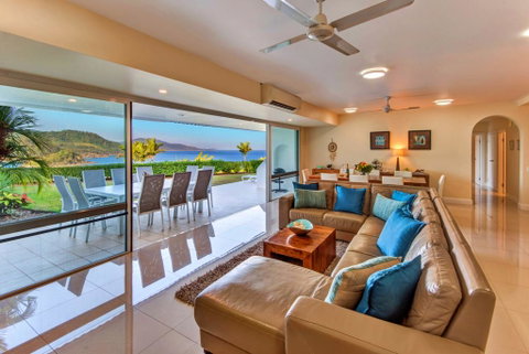 Bella Vista East 3 Luxury Ocean Views Large Flat Grassed Area And Buggy - Broome Tourism 2