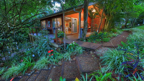 Belle's At Montville - Broome Tourism 0