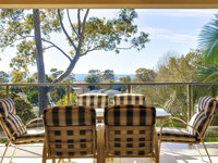 Bellima Beach House' 9 Jackson Close - huge duplex with air con and fabulous views