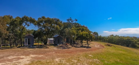 Big Tiny Seven Hills Tiny House, Tallarook - Broome Tourism 0
