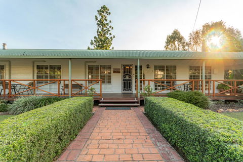 Birds 'n' Bloom Cottages - Broome Tourism 0
