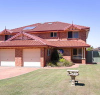 Blue Bay 83a Rocky Point Road - Foxtel  air conditioning downstairs - Broome Tourism