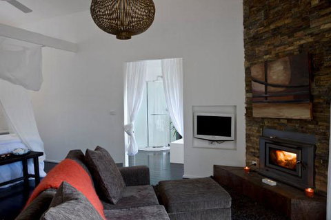 Blue Cliffs Retreat - Broome Tourism 1