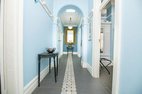 Blue Door Apartments Heritage Charm In CBD - Broome Tourism 3