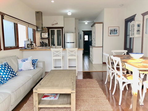 Bluey's - Broome Tourism 0