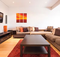 Bold modern 1 bed 10 mins from the city - Broome Tourism