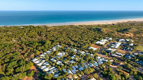 The Pearle Of Cable Beach - Broome Tourism 3