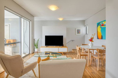 The Nordic Nook - A Relaxed Redcliffe Stay - Broome Tourism 0