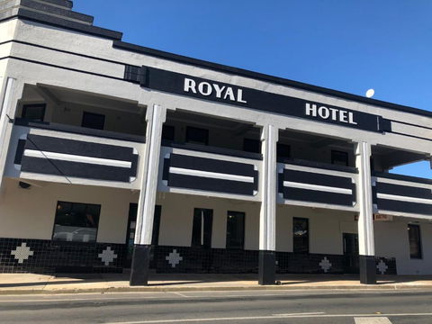 The Royal Hotel, Drouin - Broome Tourism 1