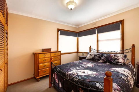 Three Little Ducks - Close And Cosy - Broome Tourism 3