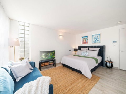 XQ Collection La Casa De Frida - Modern Studio With Balcony - Broome Tourism 3