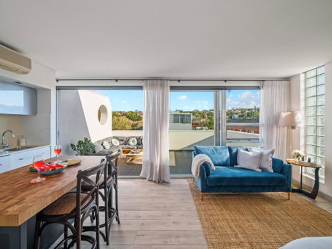 XQ Collection La Casa De Frida - Modern Studio With Balcony - Broome Tourism 2