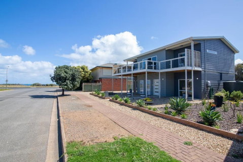Xanadu - Aldinga Beach - C21 SouthCoast Holidays - Broome Tourism 1