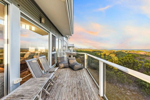 A Surfers Paradise At Chiton Rocks Pets Welcome - Broome Tourism 0