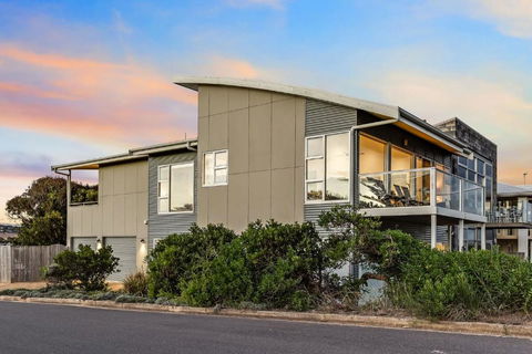 A Surfers Paradise At Chiton Rocks Pets Welcome - Broome Tourism 1