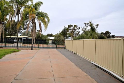 Spacious Studio In AliceSprings QueenBed+KSAirbed - Broome Tourism 3