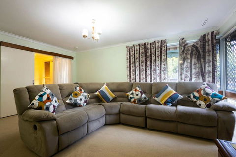 Well Equipped 3BR Home With Backyard And Patio - Broome Tourism 3