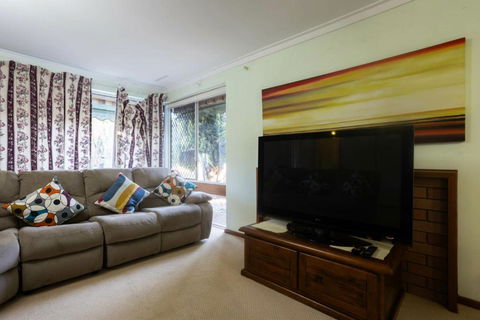 Well Equipped 3BR Home With Backyard And Patio - Broome Tourism 1