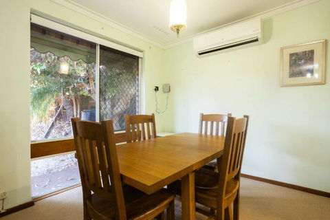 Well Equipped 3BR Home With Backyard And Patio - Broome Tourism 2