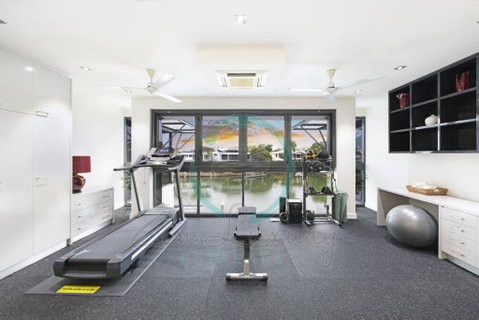 ZenLux: 4BR Bayview Mansion Infinity Pool + Cinema - Broome Tourism 2