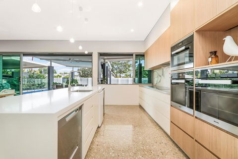 ZenLux Massive 5-BR Holiday Home - Pool - BBQ - Broome Tourism 1