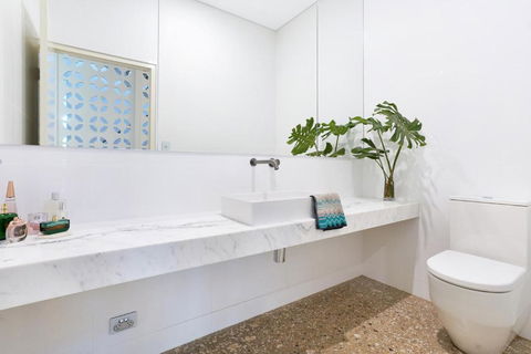 ZenLux Massive 5-BR Holiday Home - Pool - BBQ - Broome Tourism 3