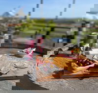 8-Hour Deluxe FoodDrink Tour in the Breathtaking Yarra Valley - Broome Tourism